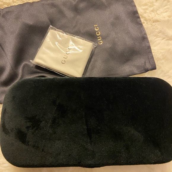 GUCCI velvet sunglasses case with pouch and microfiber cloth - Picture 6 of 6